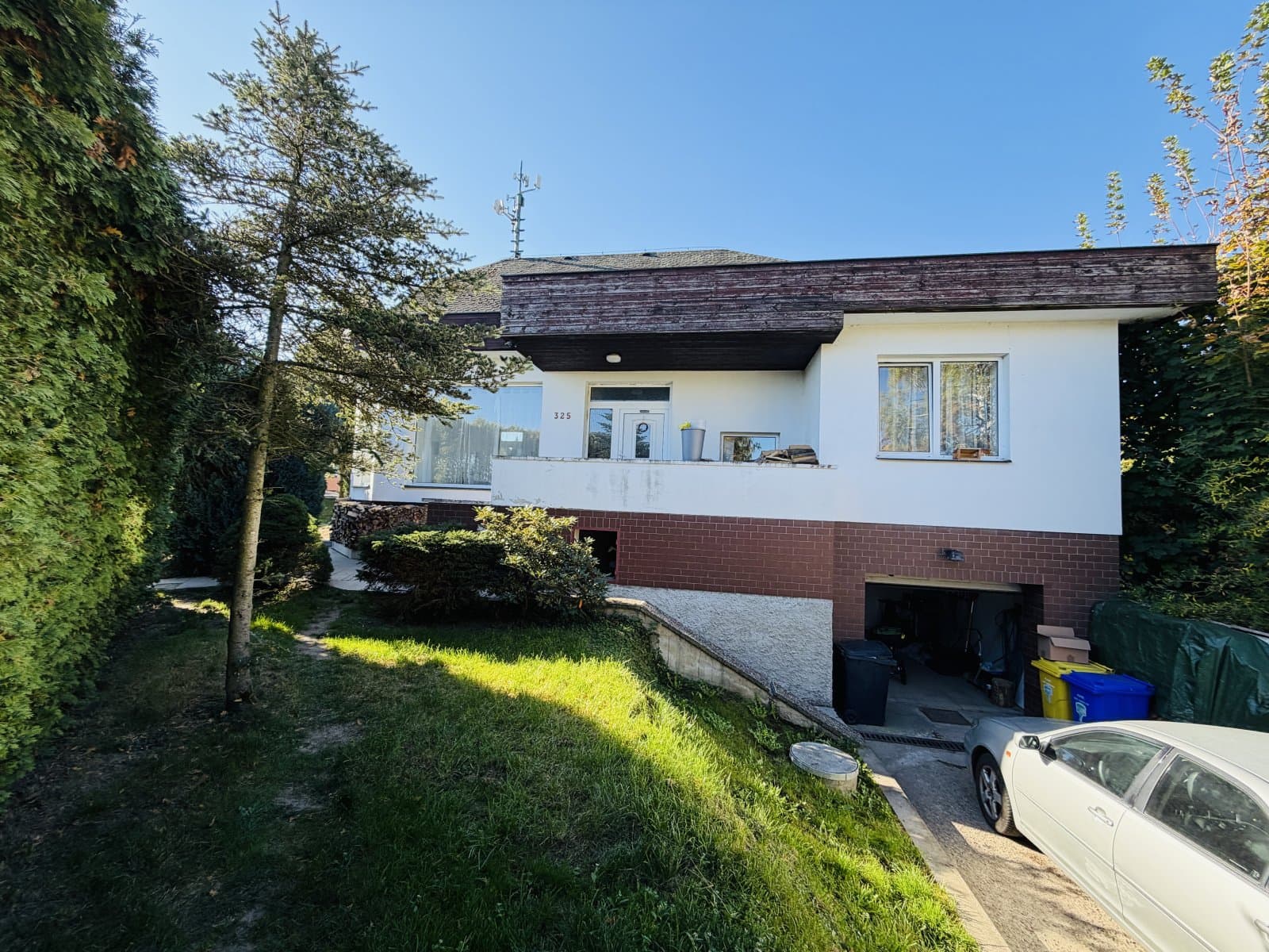 Světlý dům na krásném místě v Ondřejově u Prahy